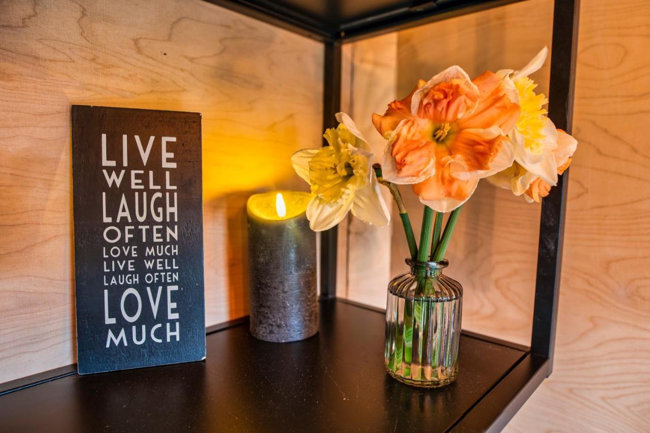 Luxury Glamping Cabin With Outdoor Bath On Cornish Flower Farm Truro Eksteriør bilde