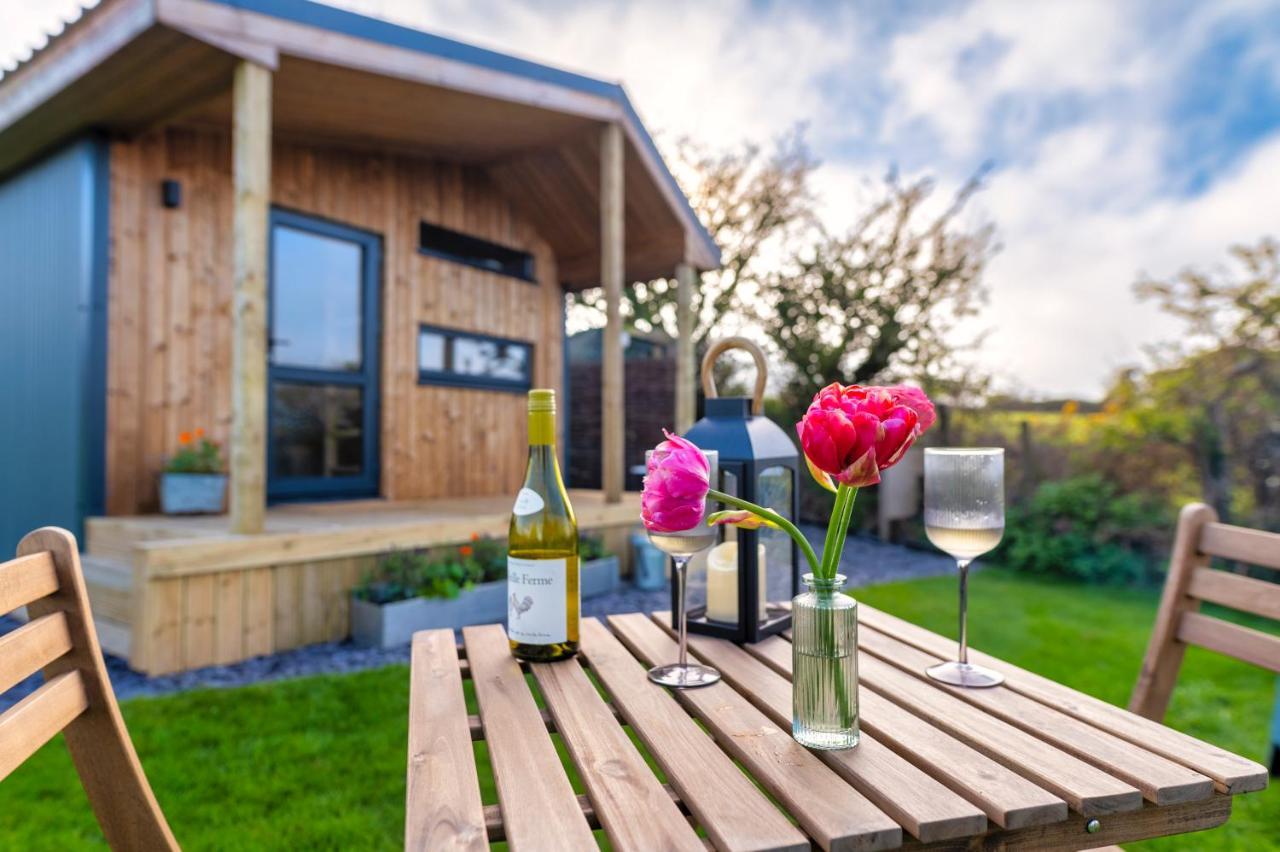 Luxury Glamping Cabin With Outdoor Bath On Cornish Flower Farm Truro Eksteriør bilde