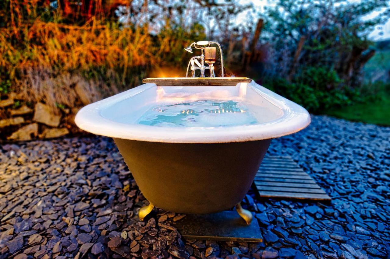 Luxury Glamping Cabin With Outdoor Bath On Cornish Flower Farm Truro Eksteriør bilde