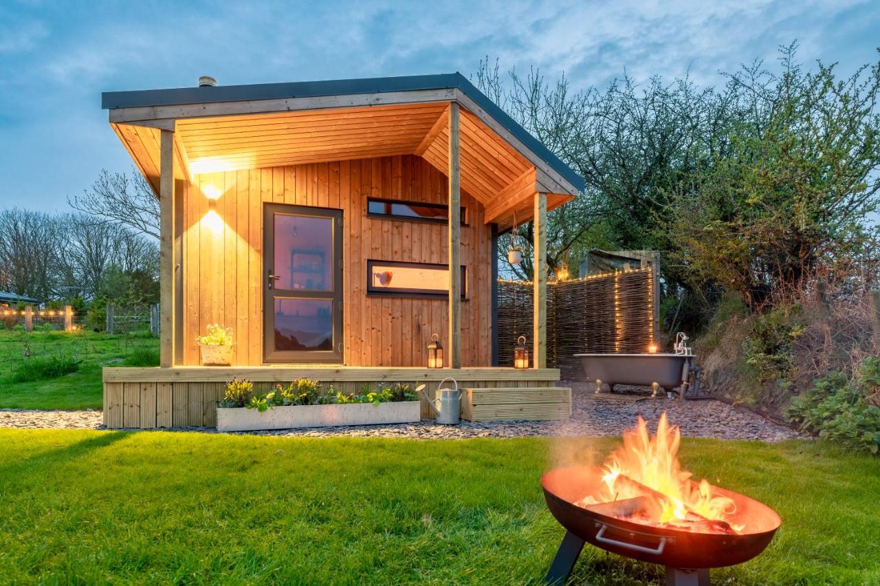 Luxury Glamping Cabin With Outdoor Bath On Cornish Flower Farm Truro Eksteriør bilde