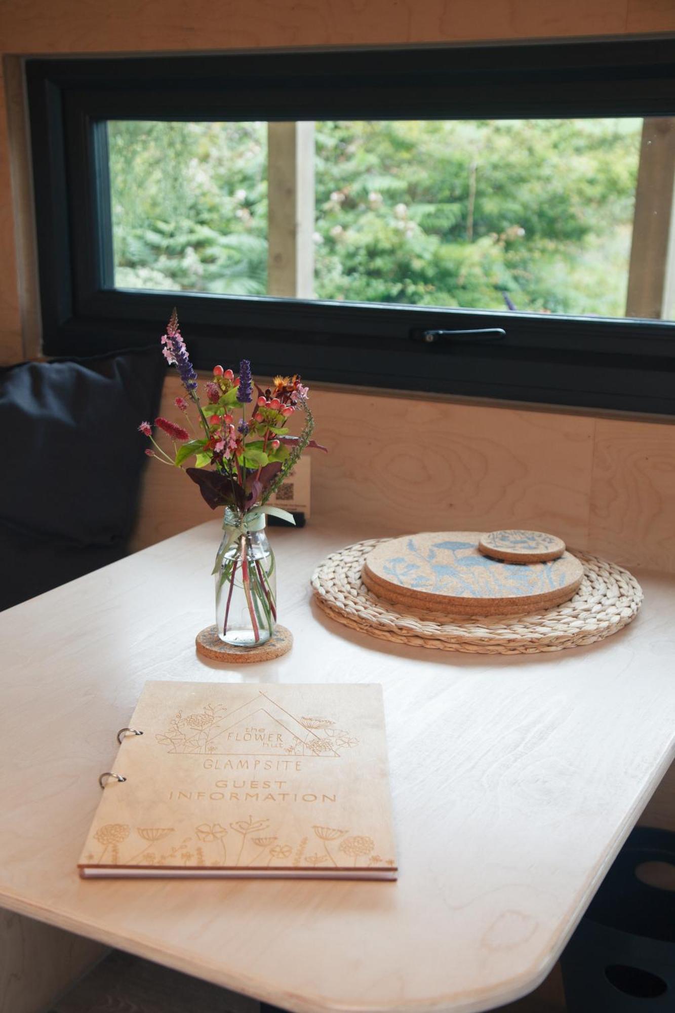 Luxury Glamping Cabin With Outdoor Bath On Cornish Flower Farm Truro Eksteriør bilde