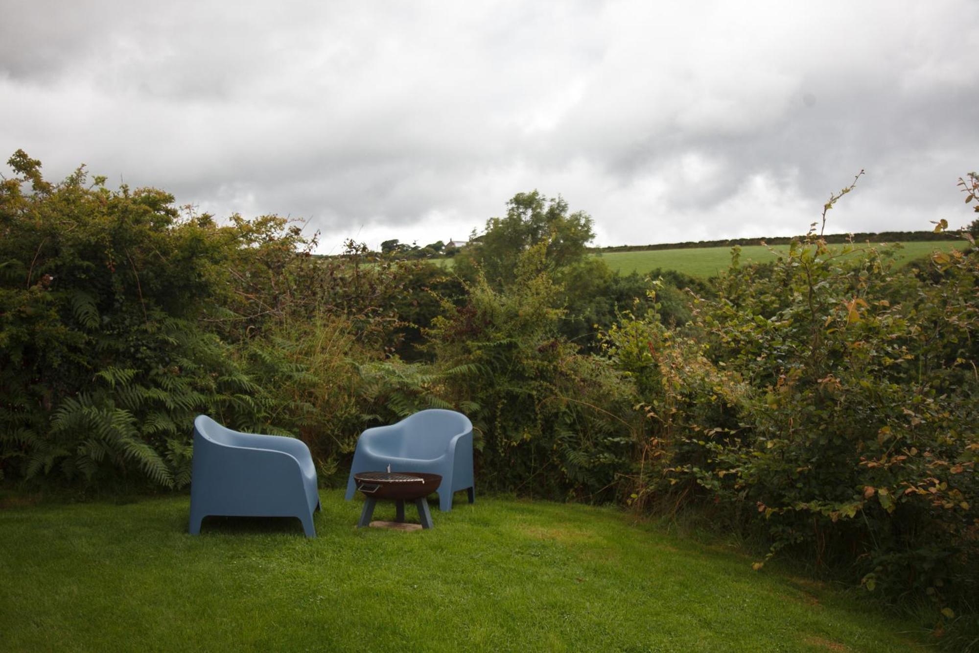 Luxury Glamping Cabin With Outdoor Bath On Cornish Flower Farm Truro Eksteriør bilde